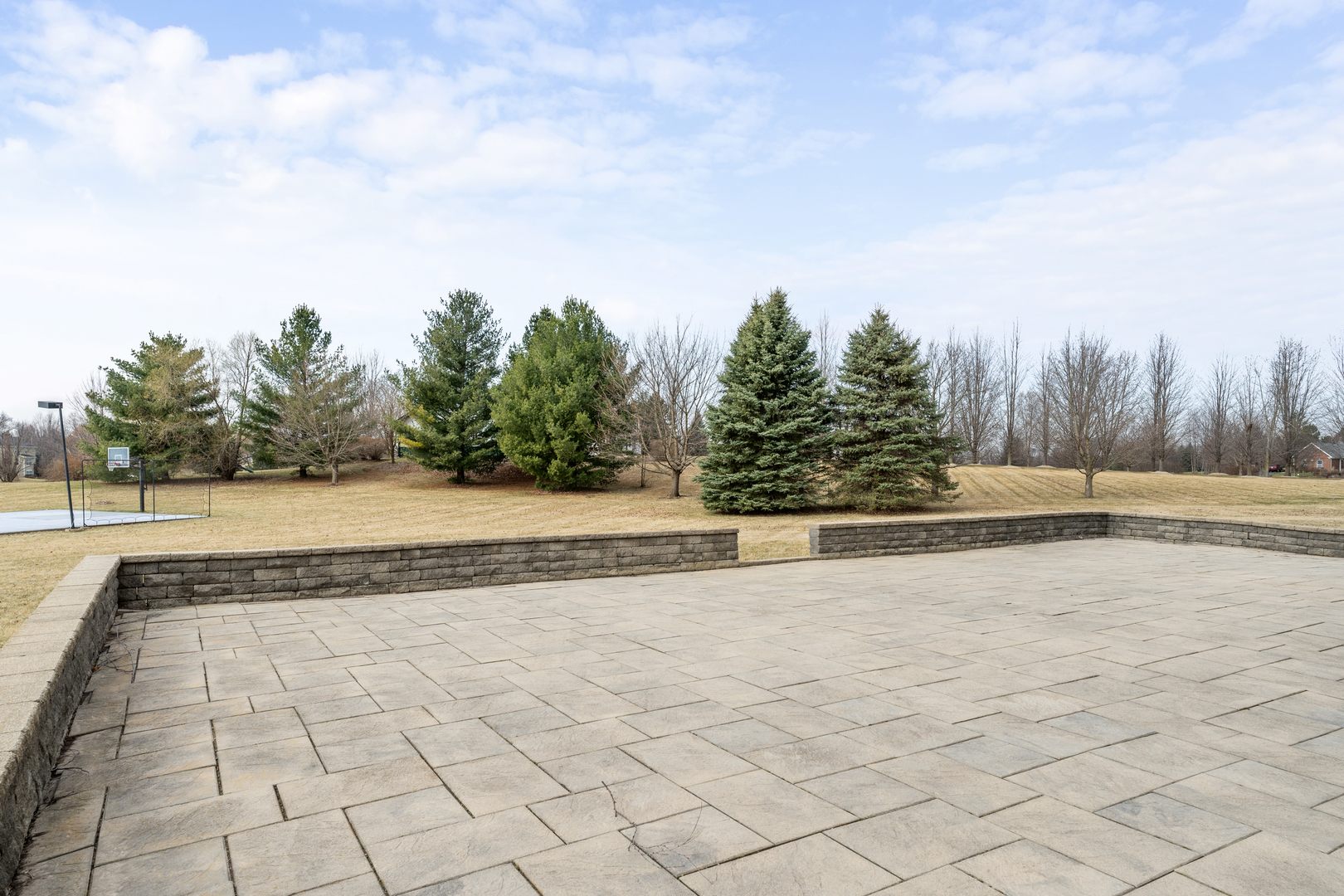 809 Magnuson Court Barrington, IL 60010 - Photo 32 of 33 a view of an outdoor space and a yard
