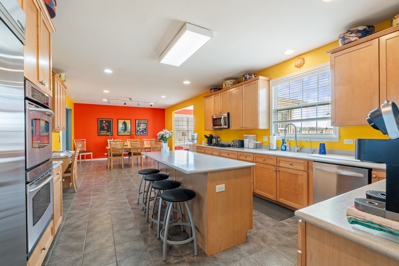 809 Magnuson Court Barrington, IL 60010 - Photo 7 of 33 a kitchen with lots of counter top space and dining table