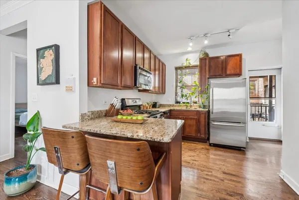 $395,000 | 2204 West Winona Street, Unit 1, Chicago, IL 60625