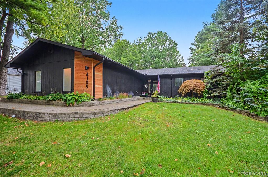 4105 Crocus Road Waterford, MI 48328 - Photo 1 of 47 Gallery Image 1