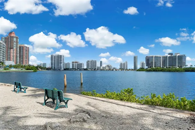 $499,000 | Alaqua Condominiums, Aventura, FL 33160