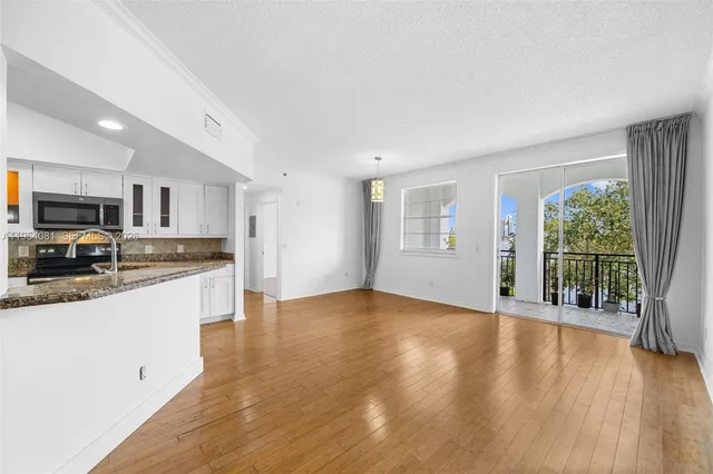 $499,000 | Alaqua Condominiums, Aventura, FL 33160