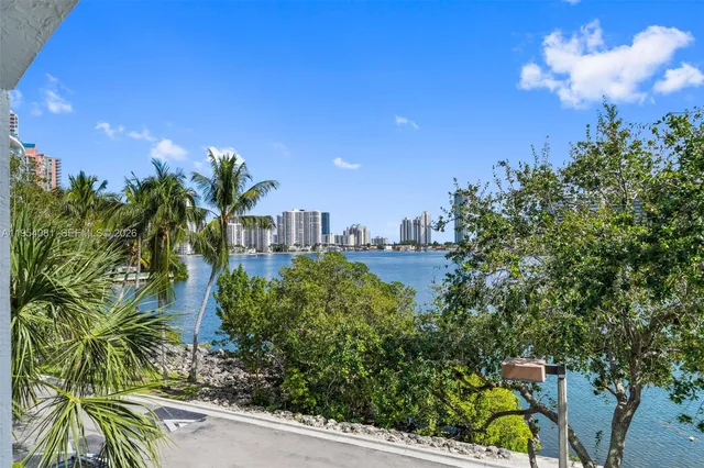$499,000 | Alaqua Condominiums, Aventura, FL 33160