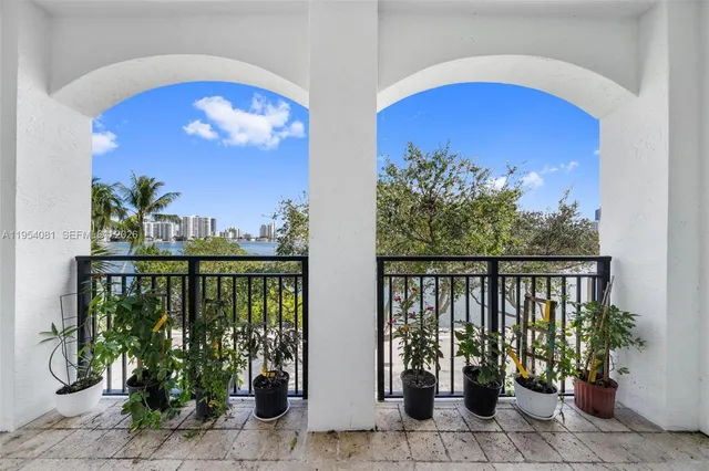 $499,000 | Alaqua Condominiums, Aventura, FL 33160