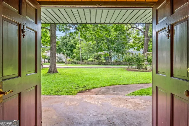 a view of a house with a backyard