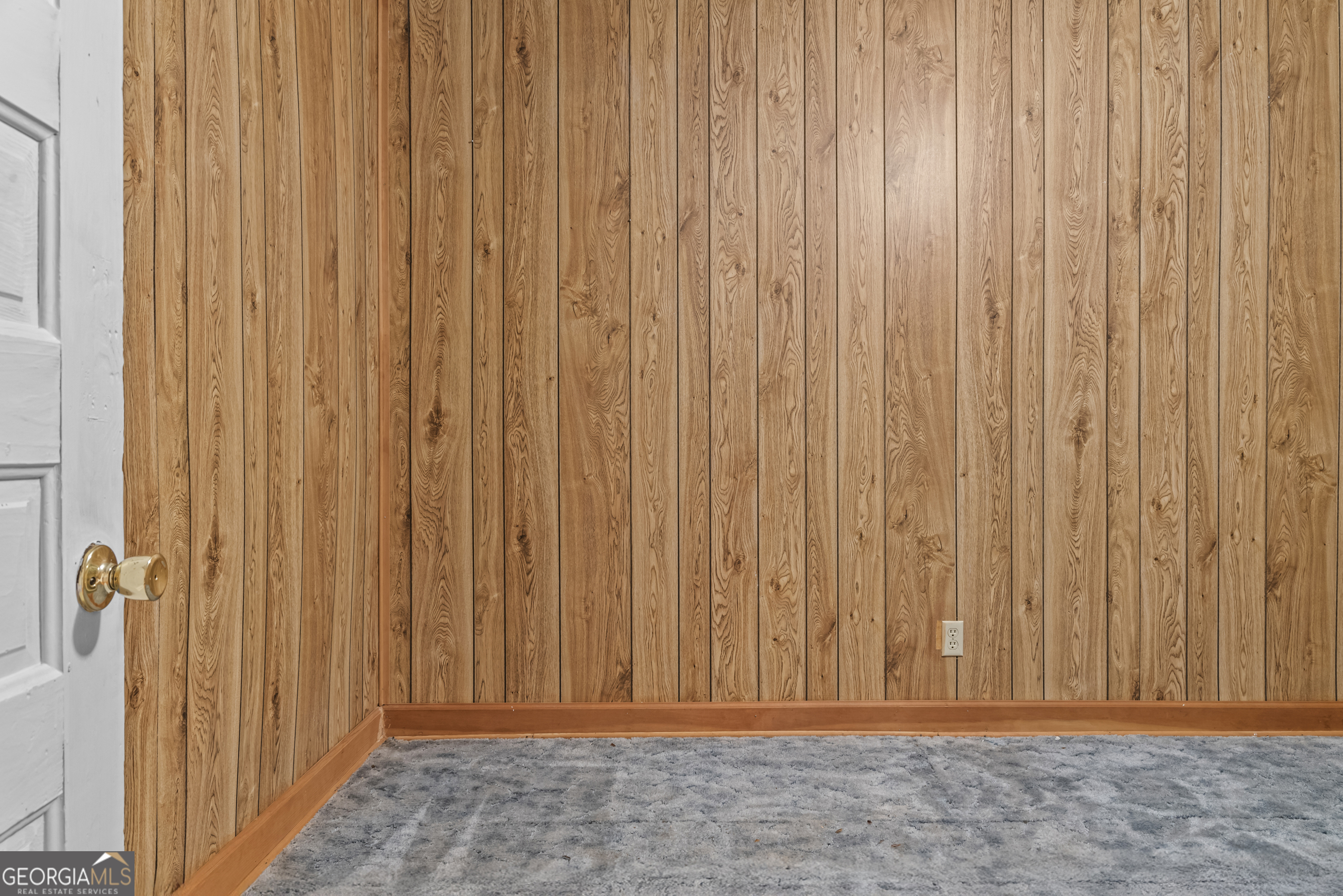 724 Hill Street Madison, GA 30650 - Photo 20 of 36 a view of a elevator