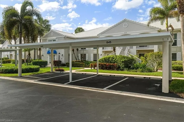 $4,900 | 845 Gulf Pavillion Drive, Unit 102, Naples, FL 34108