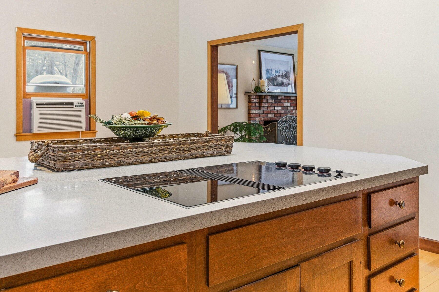 31 Clay Hill Road York, ME 03902 - Photo 12 of 34 In counter cook top