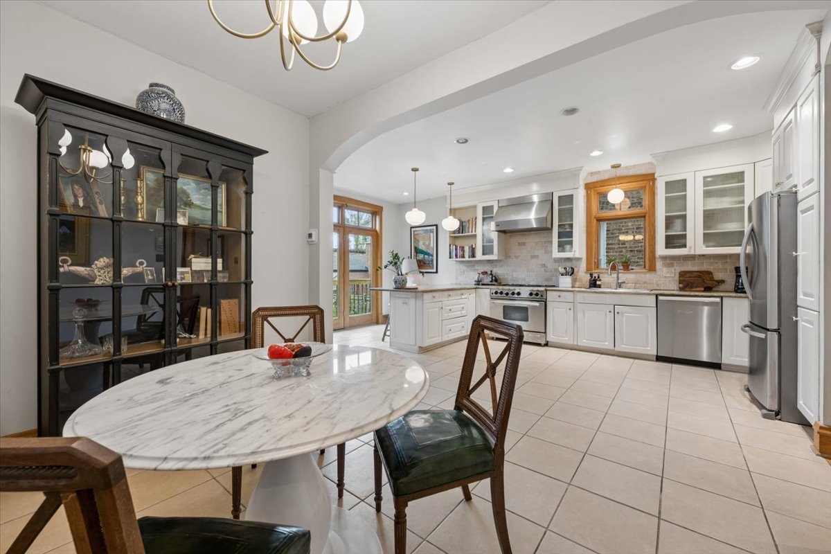 4237 North Wolcott Avenue Chicago, IL 60613 - Photo 17 of 38