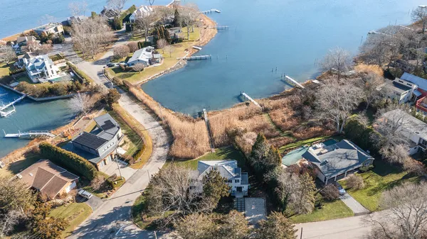 $3,950,000 | 60 Harbor Drive, Sag Harbor, NY 11963