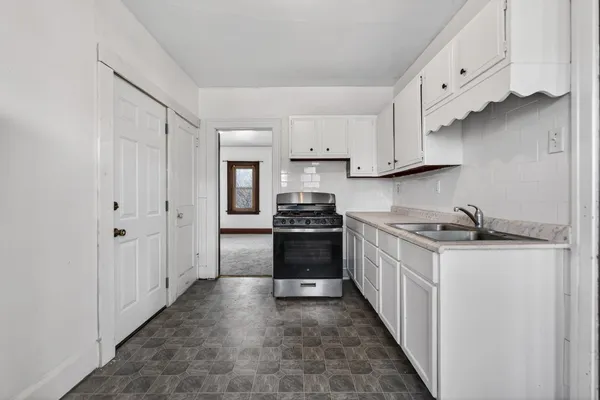 $185,000 | 1507-09 16th Avenue, Rockford, IL 61104