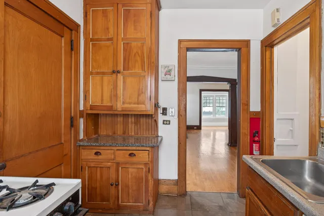 $1,800 | 3117 Aldrich Avenue South, Unit 2, Minneapolis, MN 55408