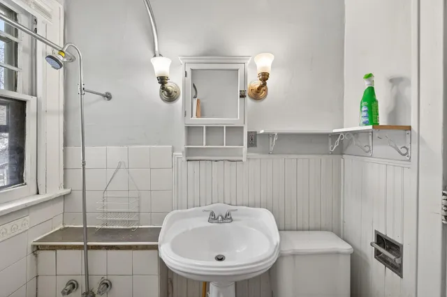 $1,800 | 3117 Aldrich Avenue South, Unit 2, Minneapolis, MN 55408