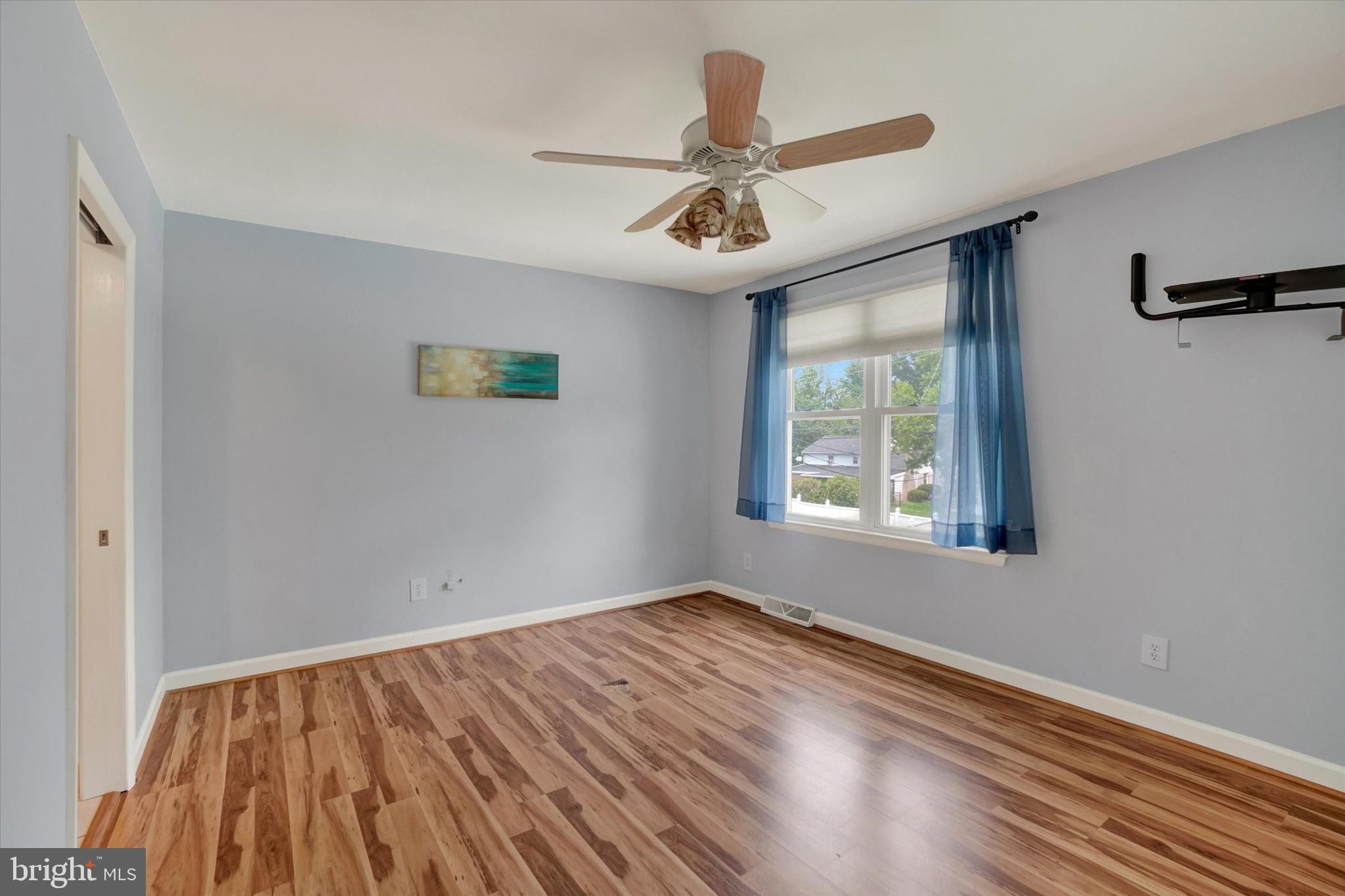 355 Edgewood Road York, PA 17402 - Photo 12 of 28 Gallery Image 12