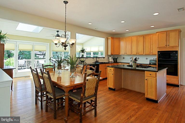 12121 Sheets Farm Road North Potomac, MD 20878 - Photo 11 of 29 Breakfast Room