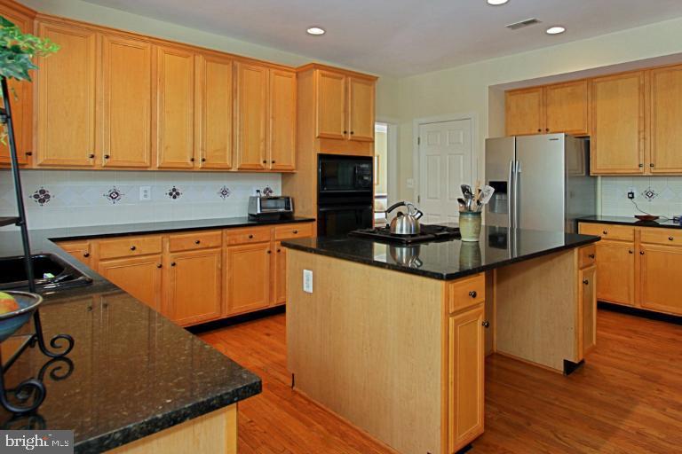 12121 Sheets Farm Road North Potomac, MD 20878 - Photo 13 of 29 Kitchen - Alternate View
