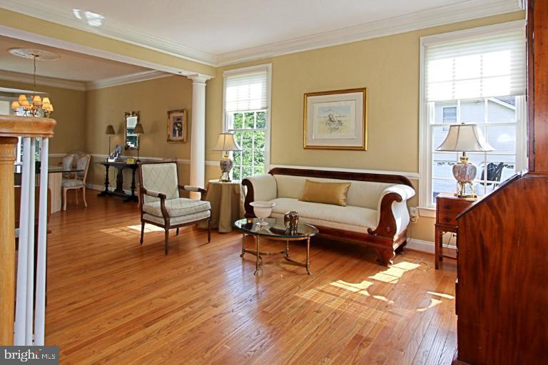 12121 Sheets Farm Road North Potomac, MD 20878 - Photo 6 of 29 Living Room