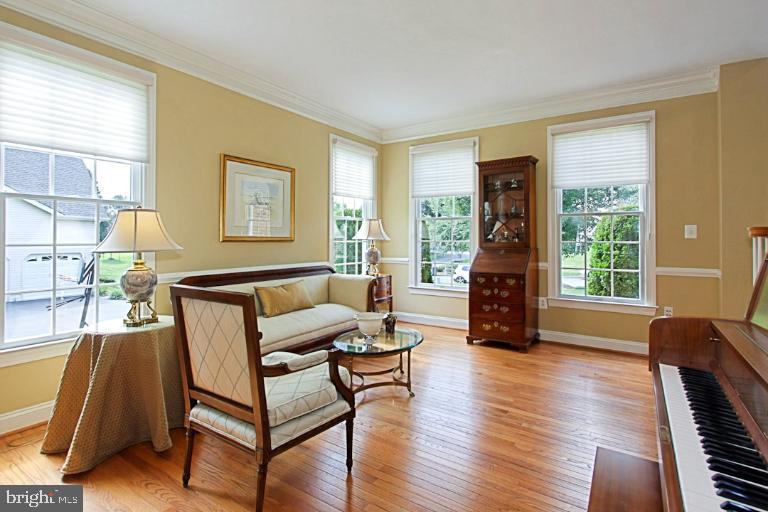 12121 Sheets Farm Road North Potomac, MD 20878 - Photo 7 of 29 Living Room - Alternate View