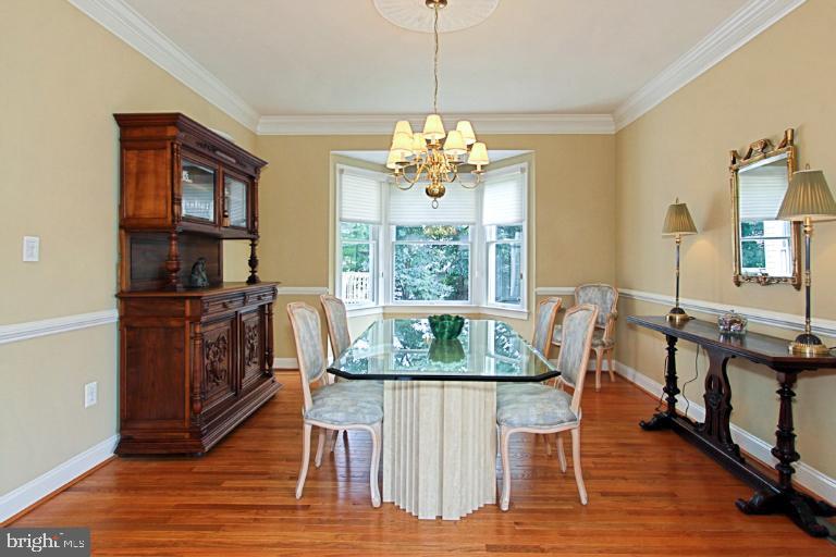 12121 Sheets Farm Road North Potomac, MD 20878 - Photo 8 of 29 Dining Room with Bay Window
