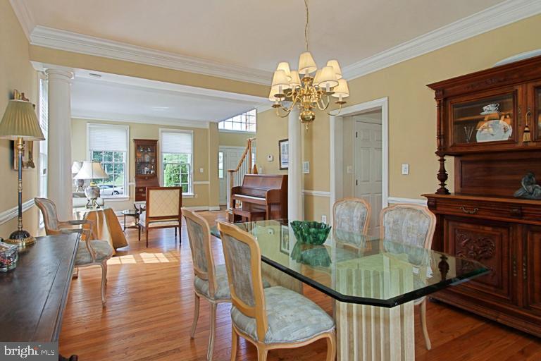 12121 Sheets Farm Road North Potomac, MD 20878 - Photo 9 of 29 Dining Room - Chair Rail & Crown Molding