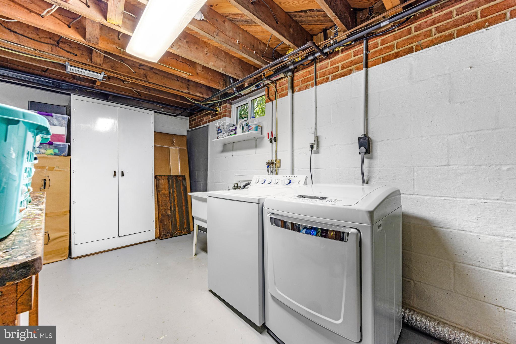 922 Cherokee Trail Frederick, MD 21701 - Photo 29 of 40 a utility room with dryer and washer