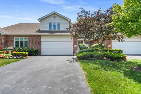 $379,900 | 10711 Canterbury Drive, Mokena, IL 60448