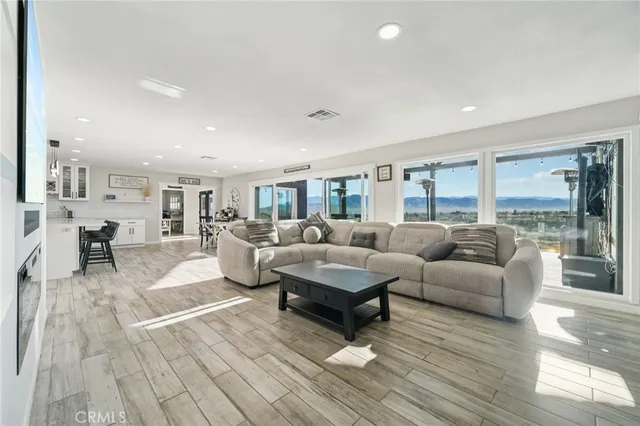 $890,000 | 17487 Aspen Street, Hesperia, CA 92345