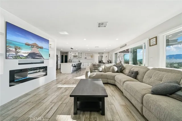 $890,000 | 17487 Aspen Street, Hesperia, CA 92345