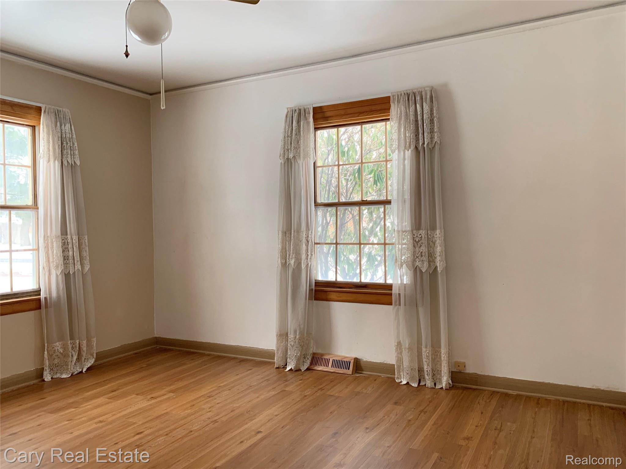125 Ruppert Street Commerce Township, MI 48382 - Photo 20 of 28 Bedroom