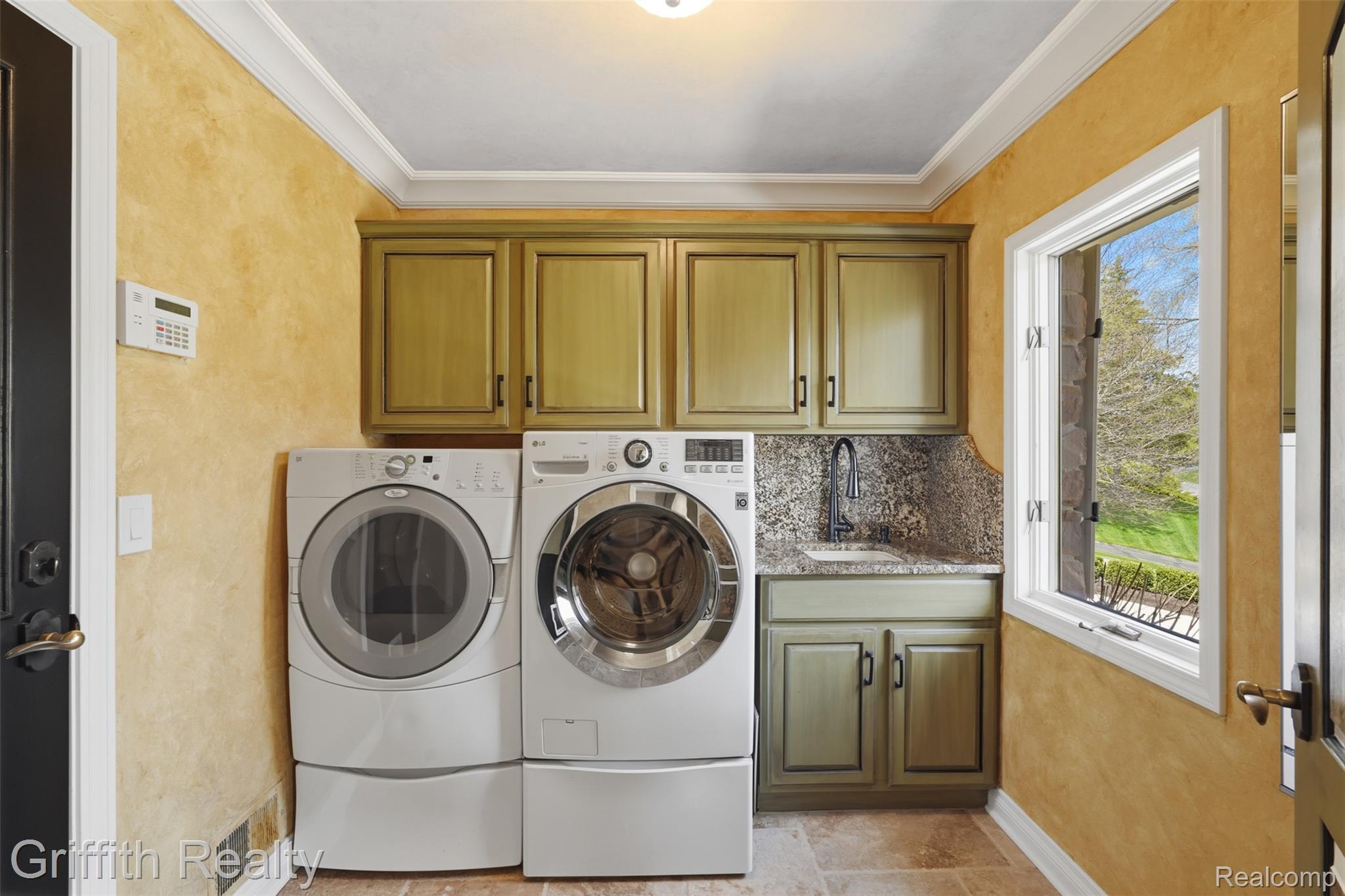 7253 Summit Ridge Brighton, MI 48116 - Photo 20 of 67 Entry Level Laundry