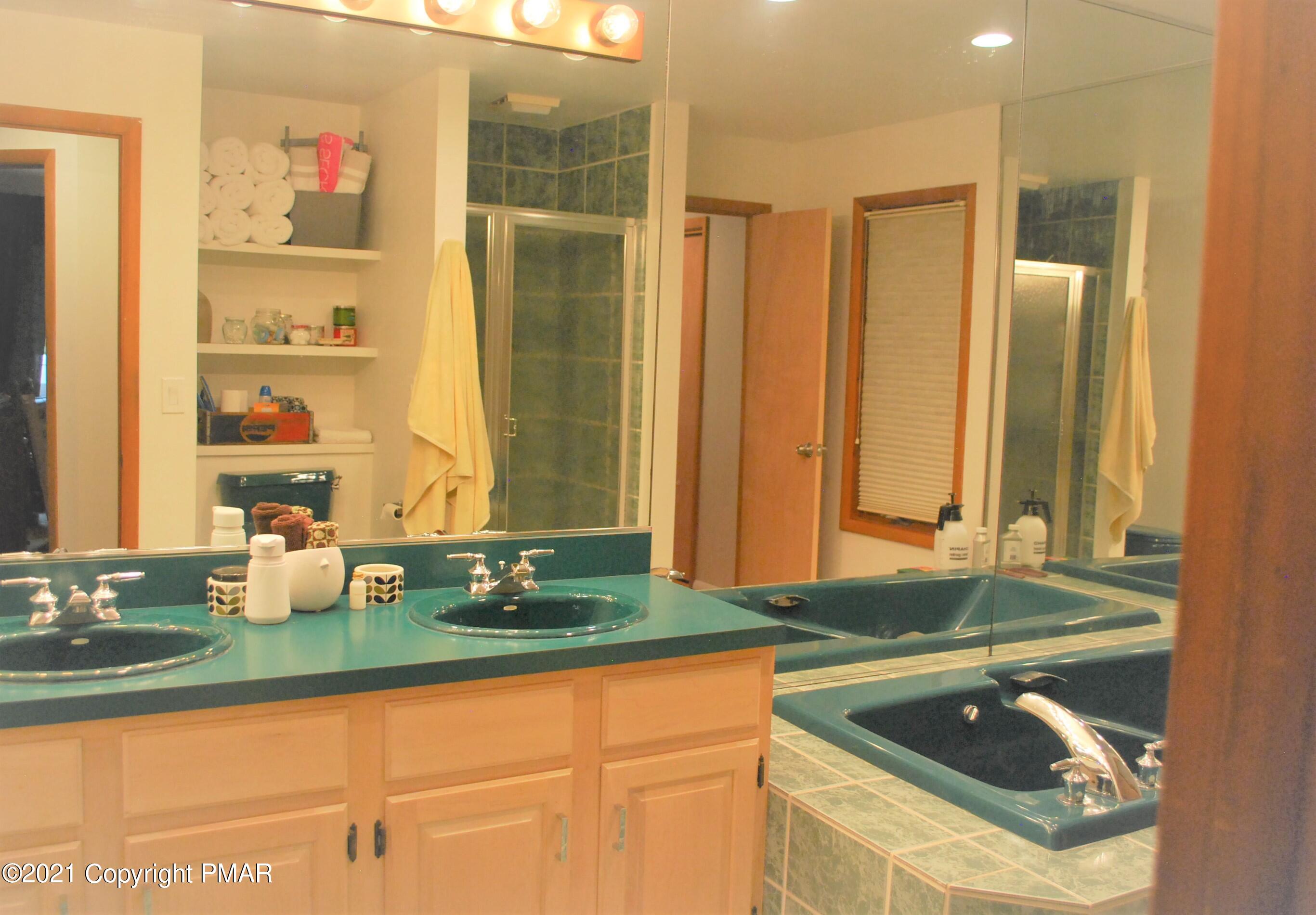 178 Edinburgh Road Bushkill, PA 18324 - Photo 19 of 54 a kitchen with sink and large window