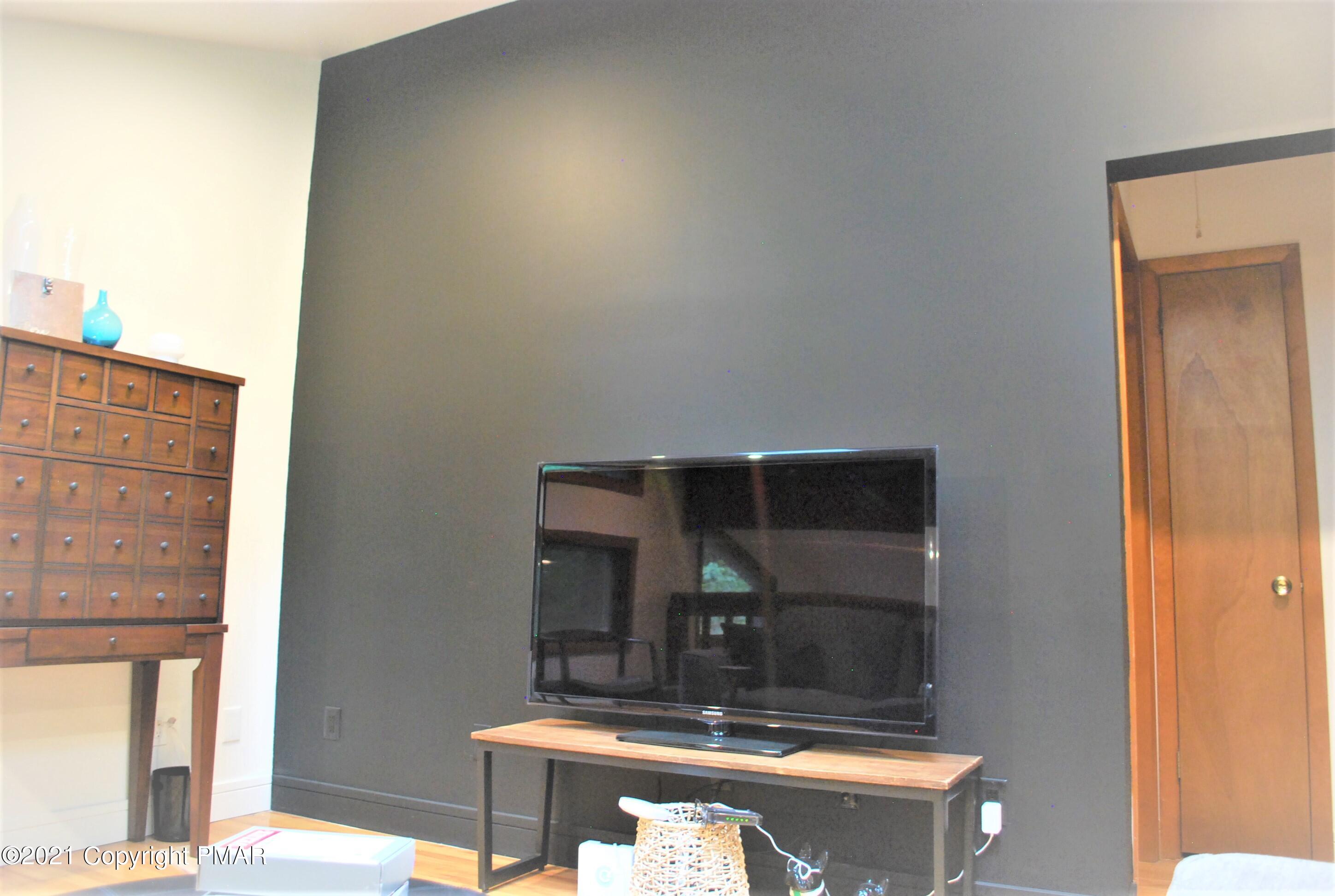 178 Edinburgh Road Bushkill, PA 18324 - Photo 27 of 54 Loft Area 3