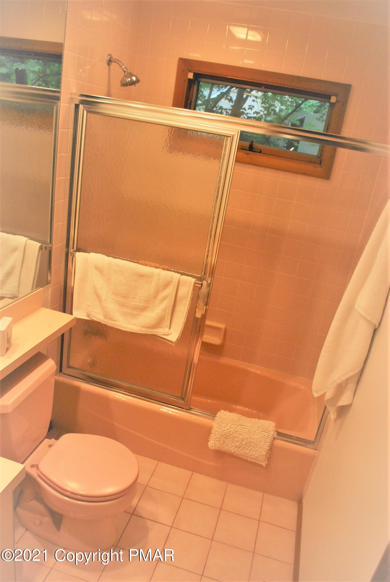 178 Edinburgh Road Bushkill, PA 18324 - Photo 35 of 54 a bathroom with a toilet and a shower
