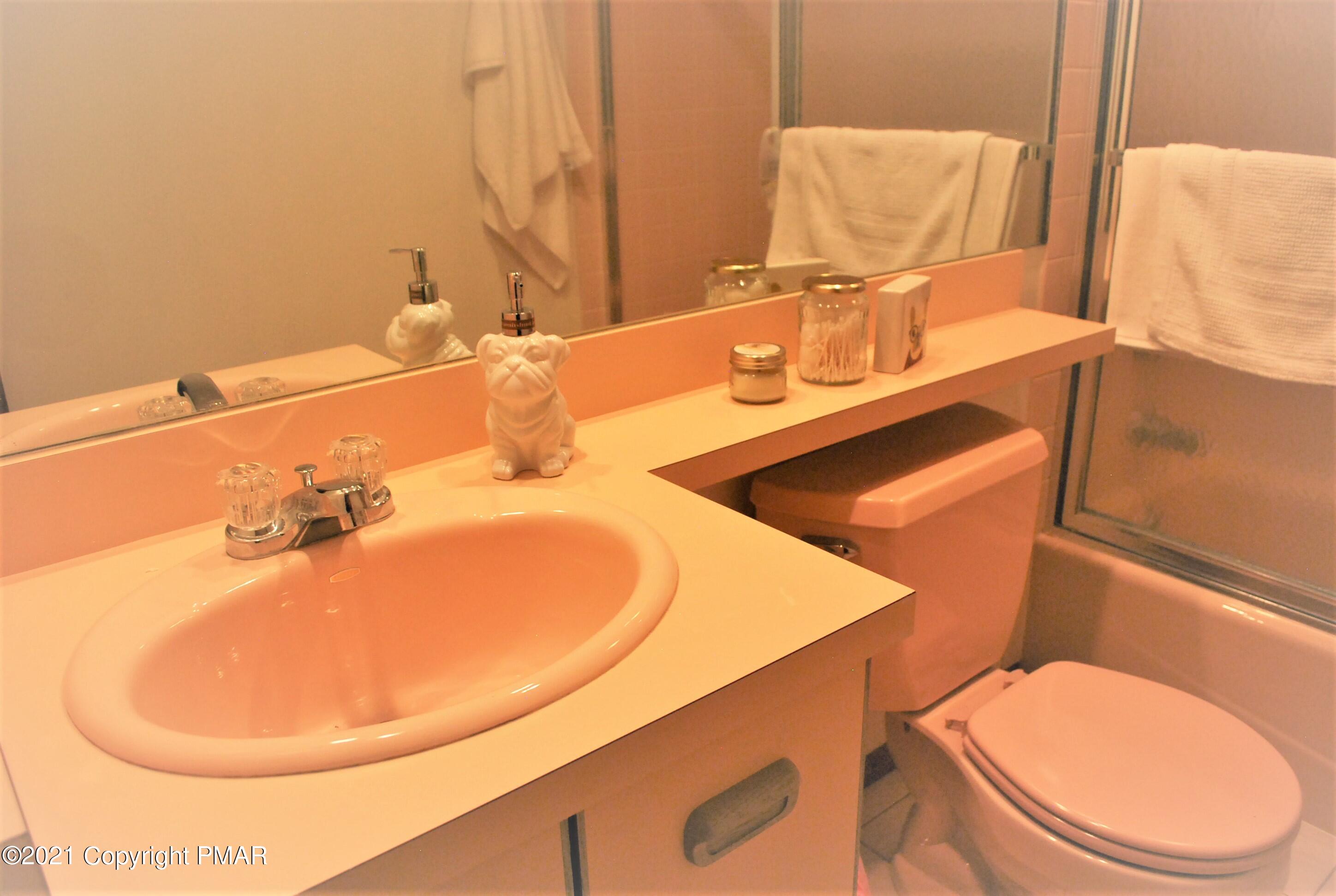 178 Edinburgh Road Bushkill, PA 18324 - Photo 38 of 54 a bathroom with a toilet sink and mirror