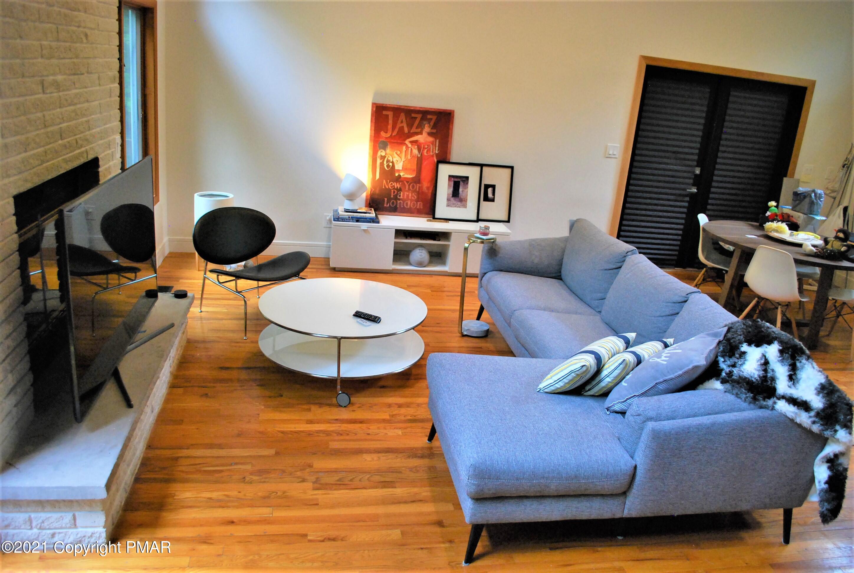 178 Edinburgh Road Bushkill, PA 18324 - Photo 5 of 54 a living room with furniture and a wooden floor