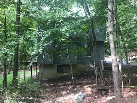 178 Edinburgh Road Bushkill, PA 18324 - Photo 51 of 54 a backyard of a house with lots of green space