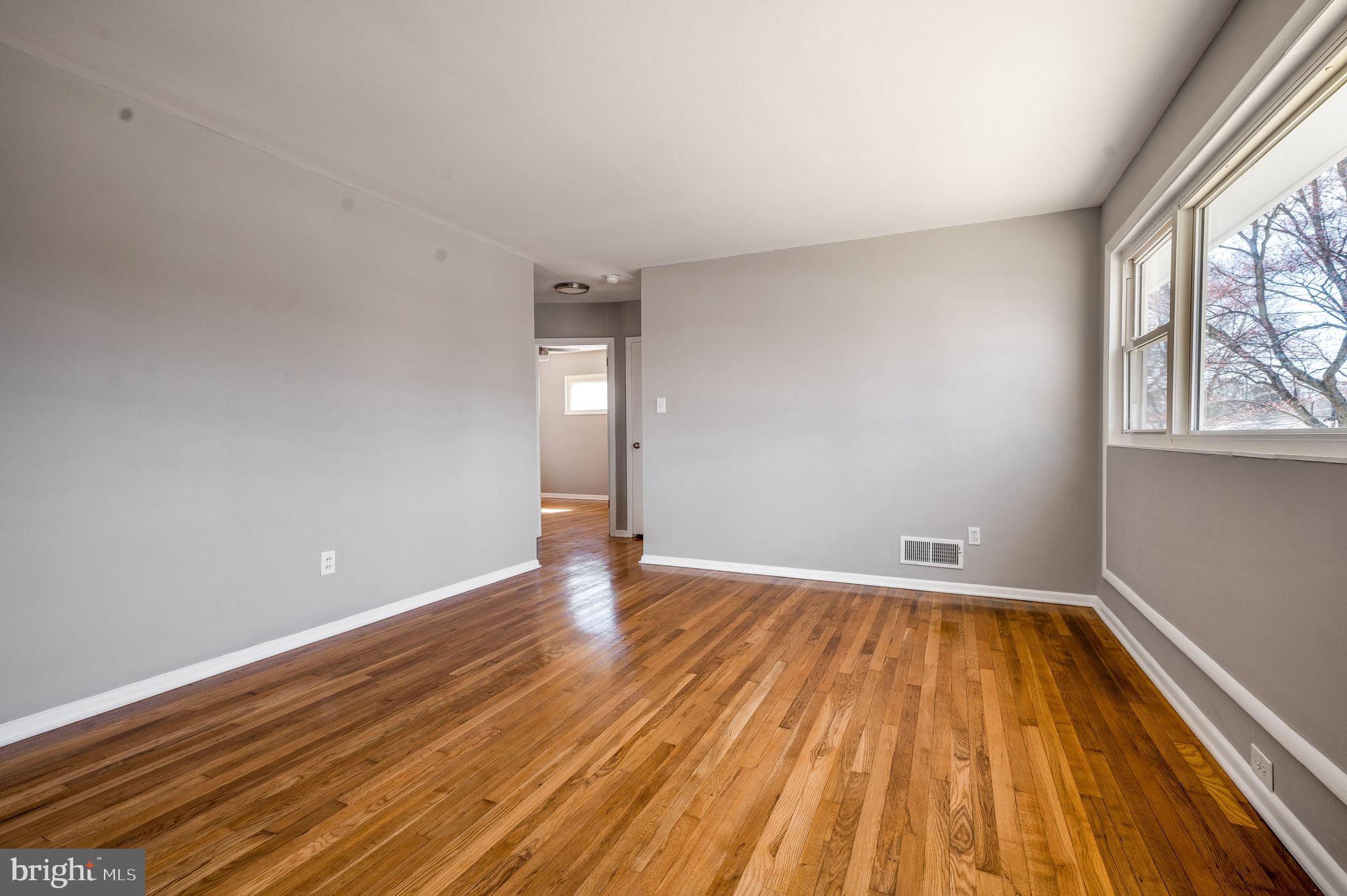 3934 Wendy Lane Silver Spring, MD 20906 - Photo 4 of 15 Warm Living Area