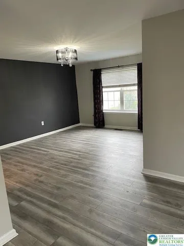 a view of empty room with window