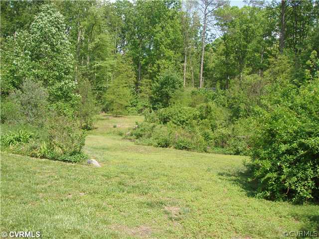 1915 Fordson Road Richmond, VA 23229 - Photo 10 of 12 Yard/Garden