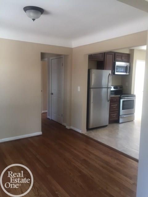 1830 Newcastle Road Grosse Pointe, MI 48236 - Photo 5 of 27 31300052-4.JPG