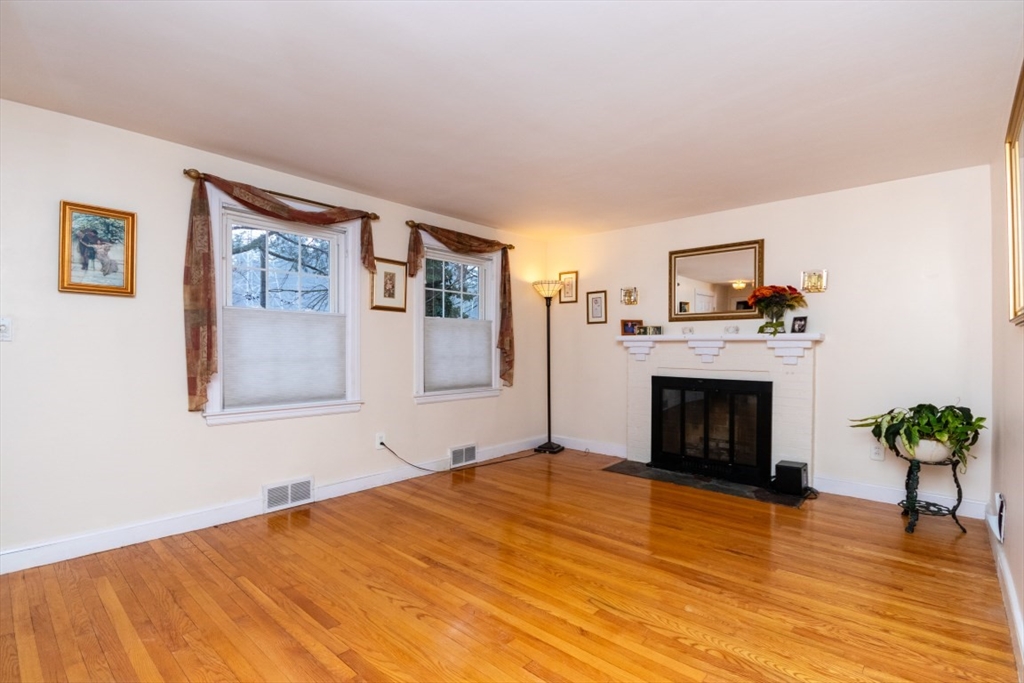 20 Eleanor Road Walpole, MA 02081 - Photo 17 of 34 Gallery Image 17