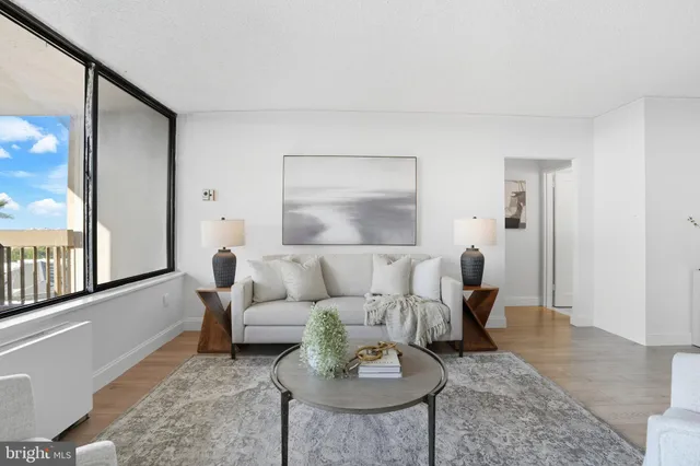 $299,900 | 3701 South George Mason Drive, Unit 1510N, Falls Church, VA 22041