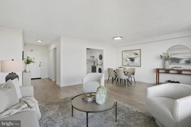 $299,900 | 3701 South George Mason Drive, Unit 1510N, Falls Church, VA 22041