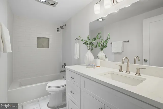 $299,900 | 3701 South George Mason Drive, Unit 1510N, Falls Church, VA 22041