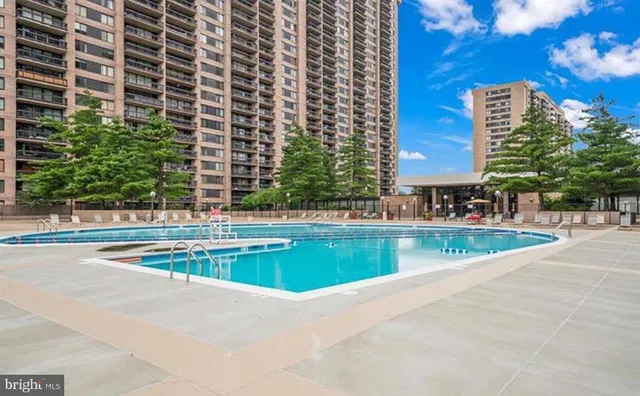 $299,900 | 3701 South George Mason Drive, Unit 1510N, Falls Church, VA 22041