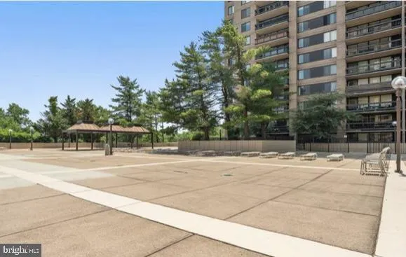 $299,900 | 3701 South George Mason Drive, Unit 1510N, Falls Church, VA 22041