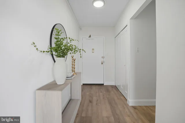 $299,900 | 3701 South George Mason Drive, Unit 1510N, Falls Church, VA 22041