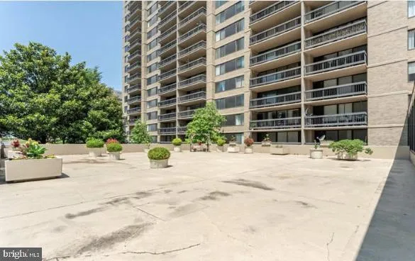 $299,900 | 3701 South George Mason Drive, Unit 1510N, Falls Church, VA 22041