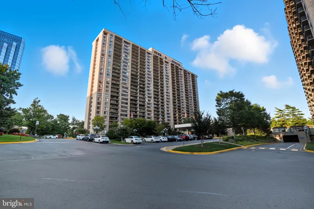 $299,900 | 3701 South George Mason Drive, Unit 1510N, Falls Church, VA 22041