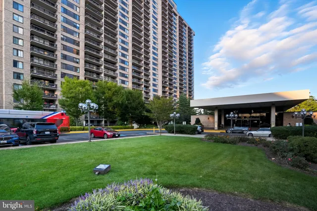 $299,900 | 3701 South George Mason Drive, Unit 1510N, Falls Church, VA 22041